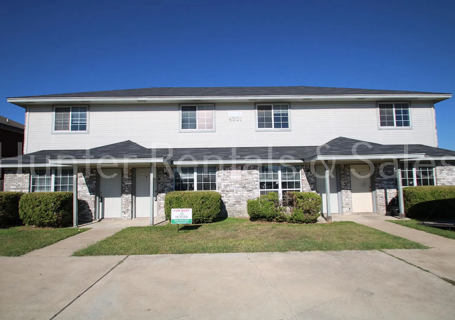 3 Bedroom Townhome — Photo 1