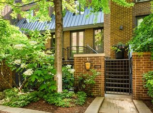 1335 N Sutton Pl, Chicago, IL 60610