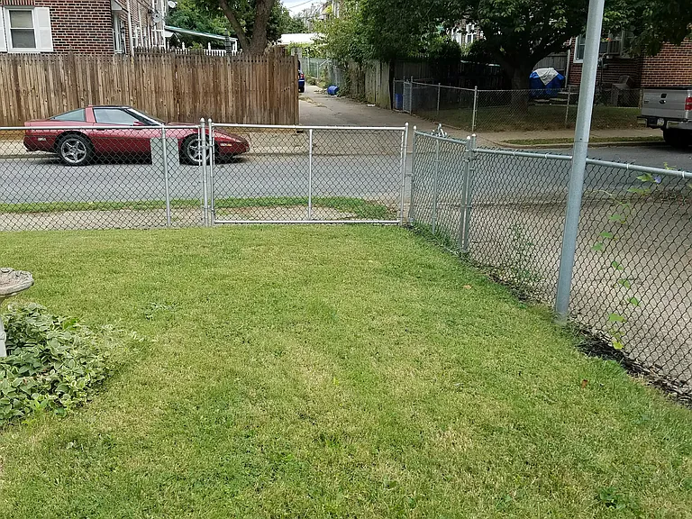 Newtown Ave — Photo 12