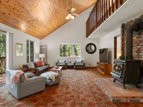 6121 Salmon Way, Pollock Pines, CA 95726