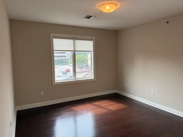 2001 Hudson Terrace image 6 of 15