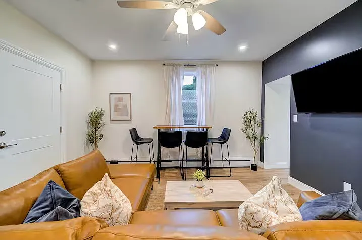 3 bed, 1000 sqft, $4,000 — Photo 3