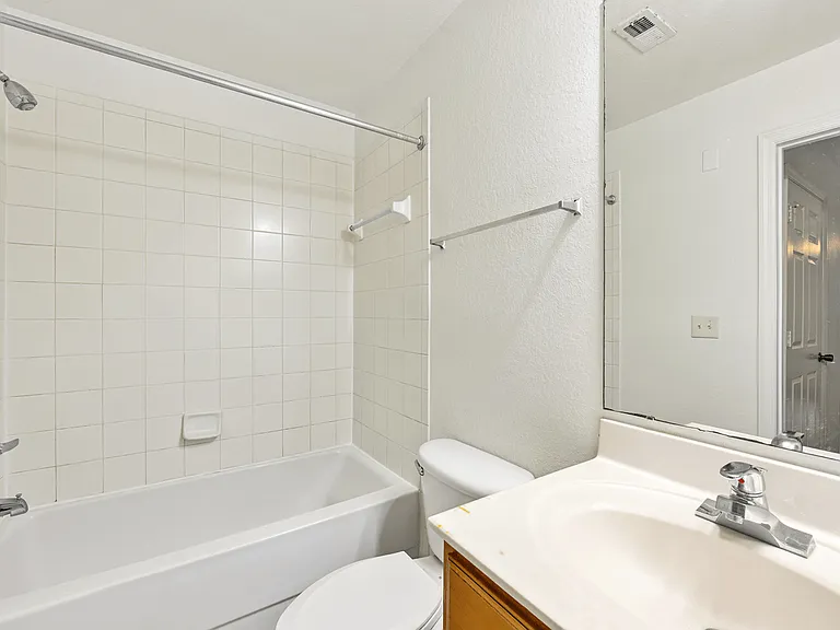 Cambridge Cove and Kathleen Pointe Apartment Homes — Photo 34
