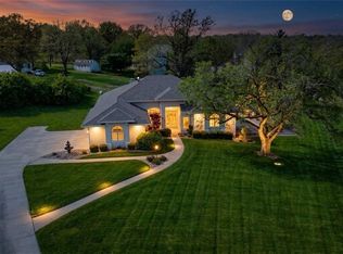 3204 Harbor View Dr, Saint Joseph, MO 64506