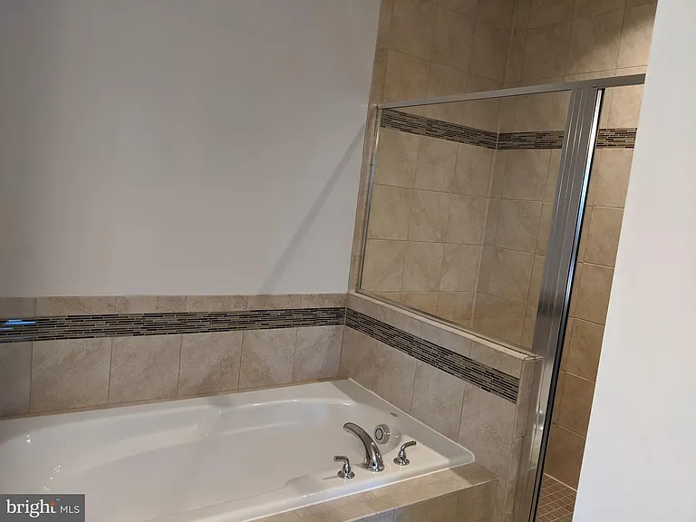 224 Parkland Dr — Photo 10