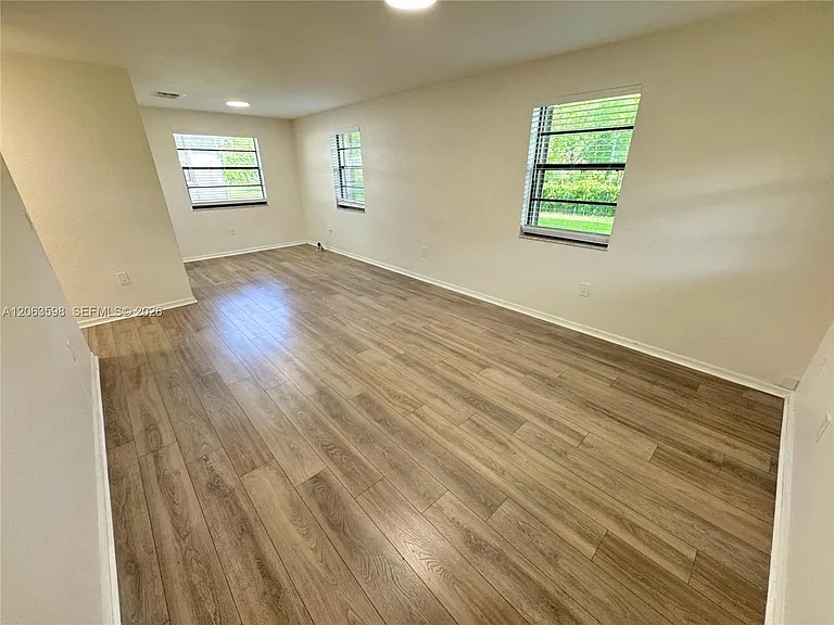5637 Taft St #5637 — Photo 3