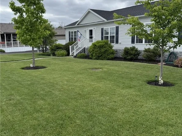 6296 Kims Dr, Victor, NY 14564