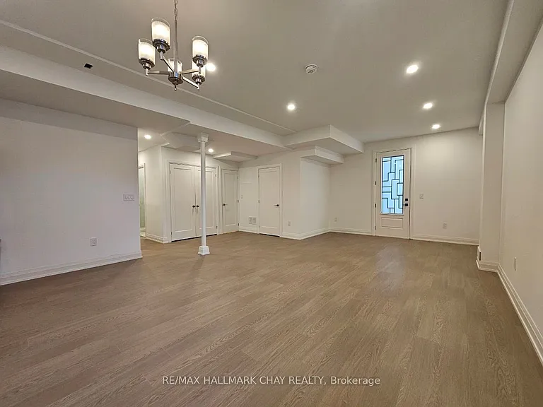 63 Victoria Wood Ave #LOWER — Photo 6