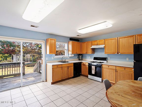 4th image of 39 Waterview Drive