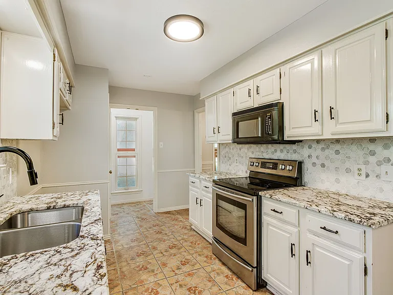 355 Aspenway Dr — Photo 12