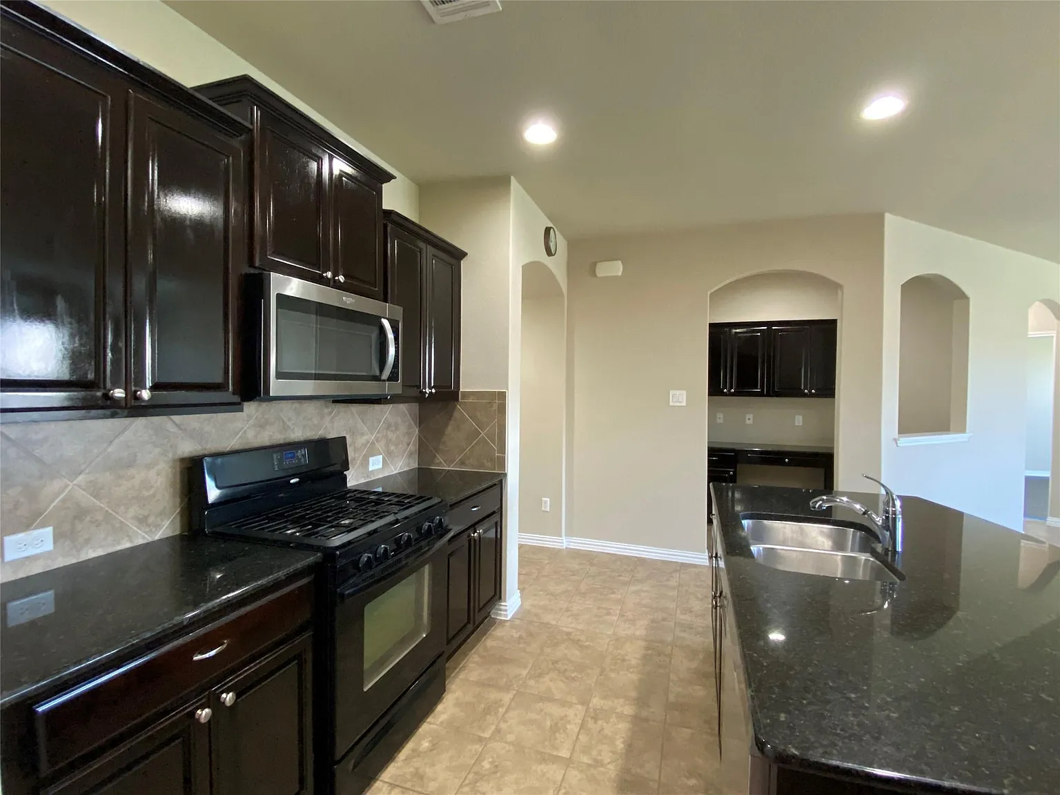 4 bed, 2.0 bath, 1925 sqft, $2,250 — Photo 4