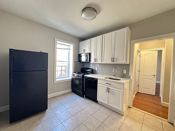 2nd image of 384 Baldwin Ave APT 19