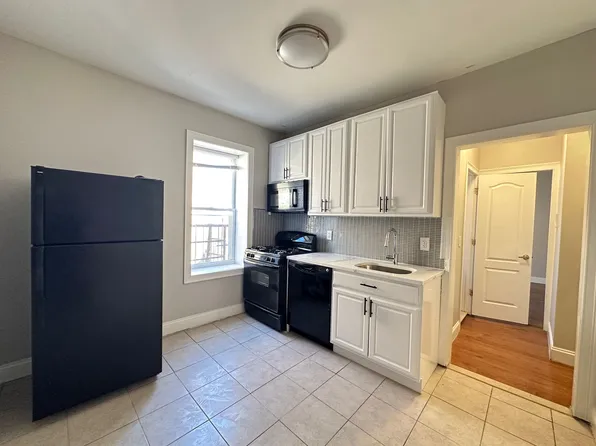 384-86 Baldwin Avenue image 1 of 8