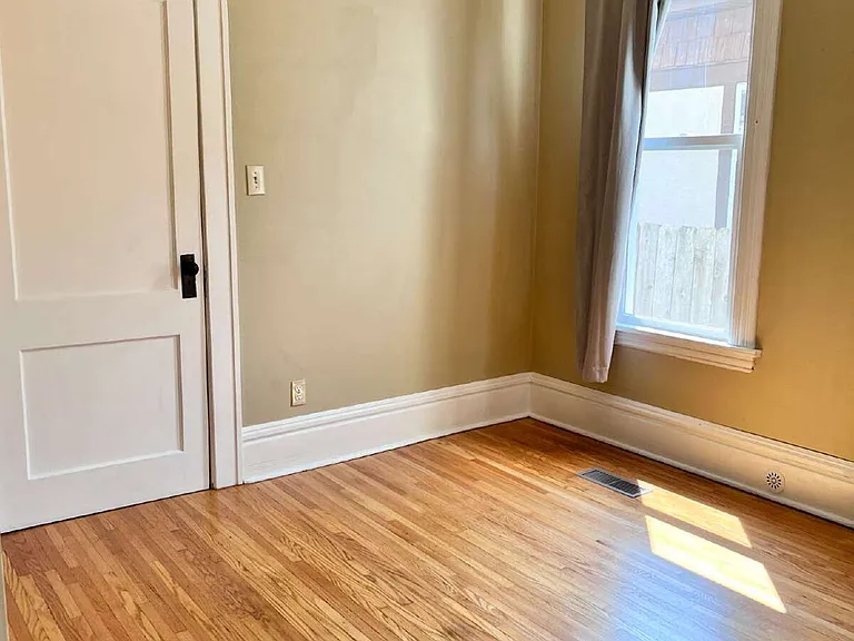 1741 Van Buren Ave — Photo 3