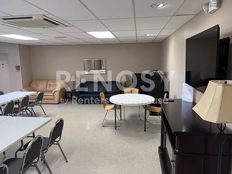 1304 W Medicine Lake Dr #118 — Photo 30