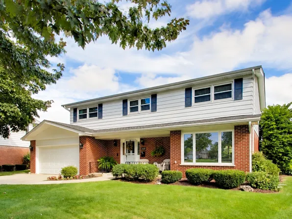 2424 E Miner St, Arlington Heights, IL 60004