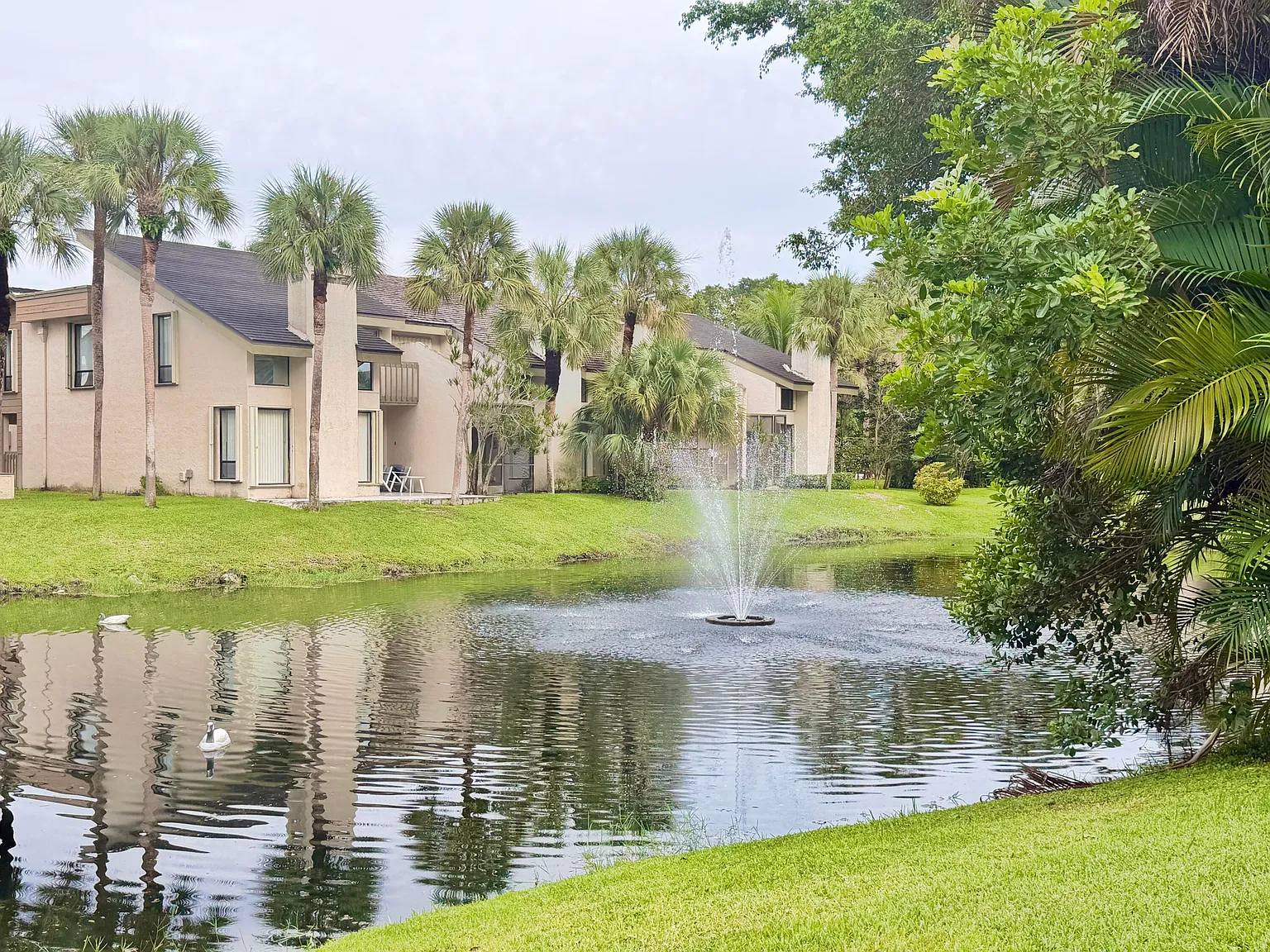 3 bed, 2.5 bath, 2105 sqft, $3,700 — Photo 2