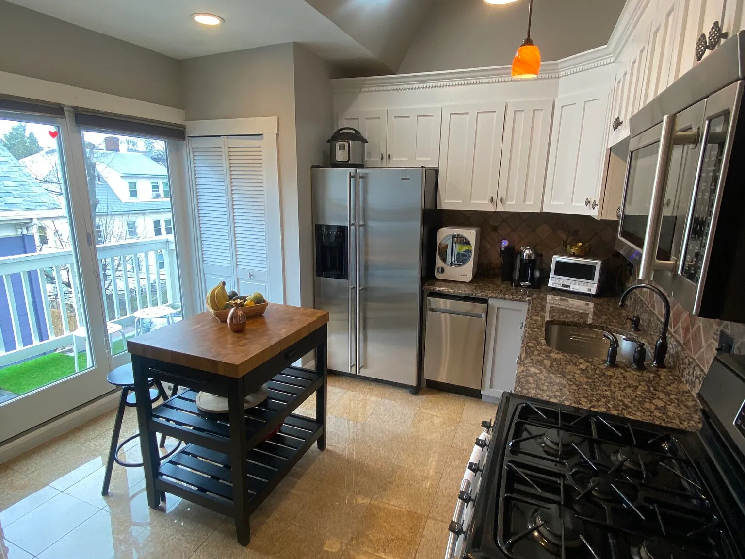 4 bed, 2.0 bath, 1800 sqft, $4,400 — Photo 3