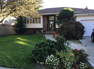 856 Kilmer Ln, Valley Stream, NY 11581