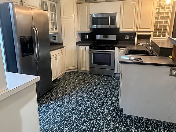 5th image of 3130 Floyd Ave APT B