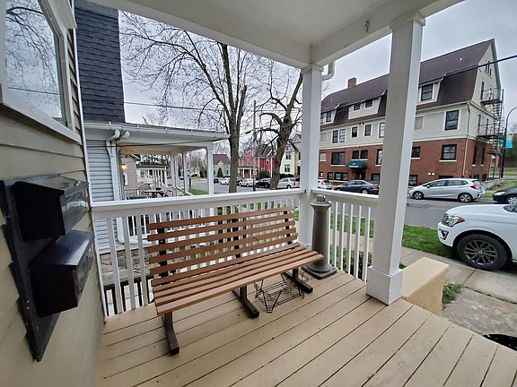 4th image of 710 Emmet St