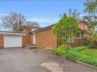 42 Scarboro Cres, Toronto, ON M1M 2J4