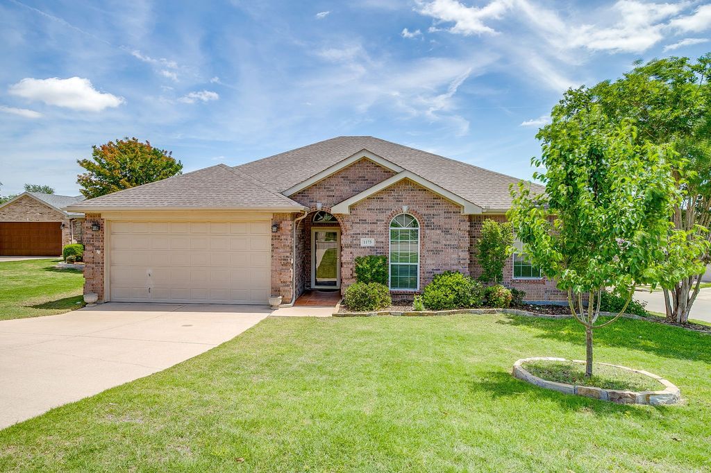 Apartment in Benbrook