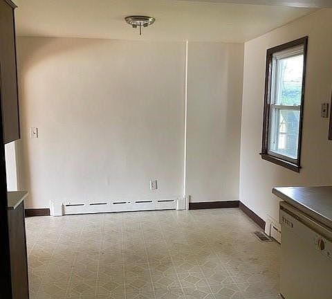 3rd image of 2752 Niagara Falls Blvd