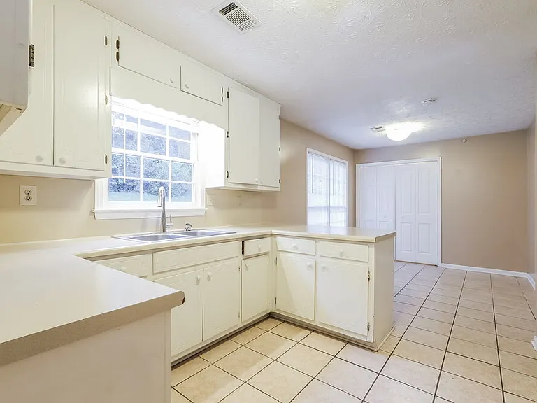 3935 Willowmeade Dr — Photo 8