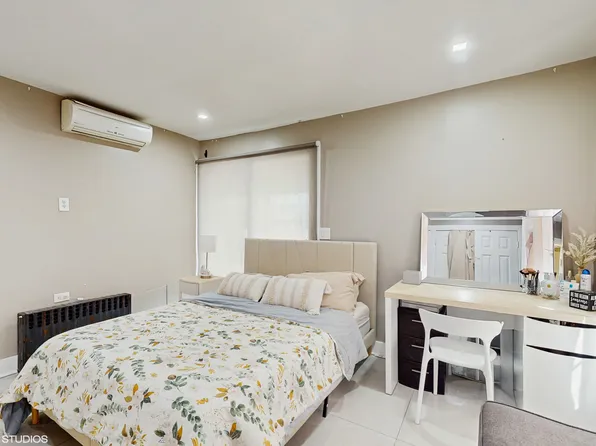 4202 Manhattan Avenue image 12 of 25