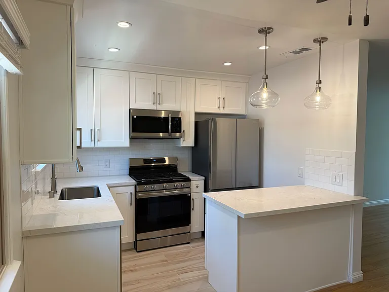 4123 1/2 W Toluca Lake Ave #4123-1/2 — Photo 23