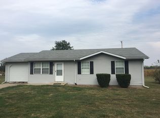 10 Adams St, Smithton, IL 62285