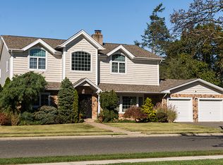 700 Hawthorne St, West Hempstead, NY 11552