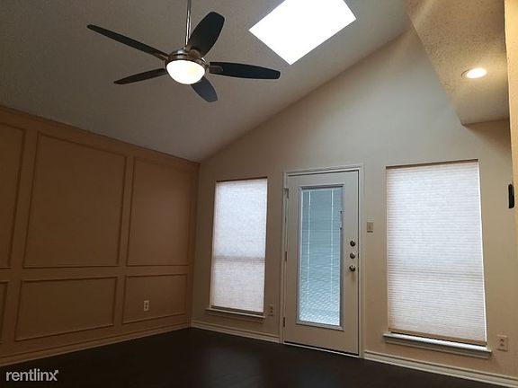 4th image of 1211 Oriental Ave