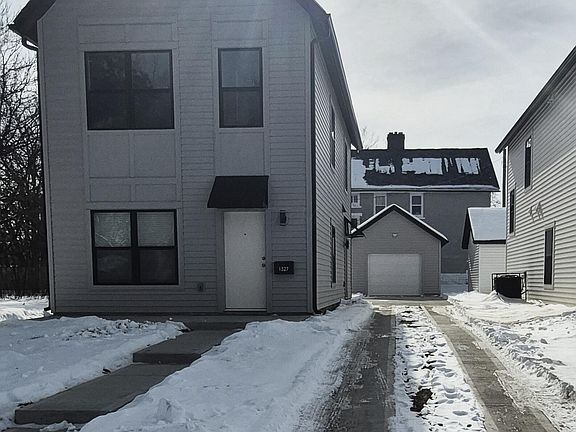 2nd image of 1327 E Fulton St