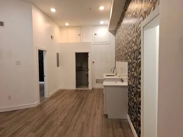 5164 Ridge Ave #A, Philadelphia, PA 19128