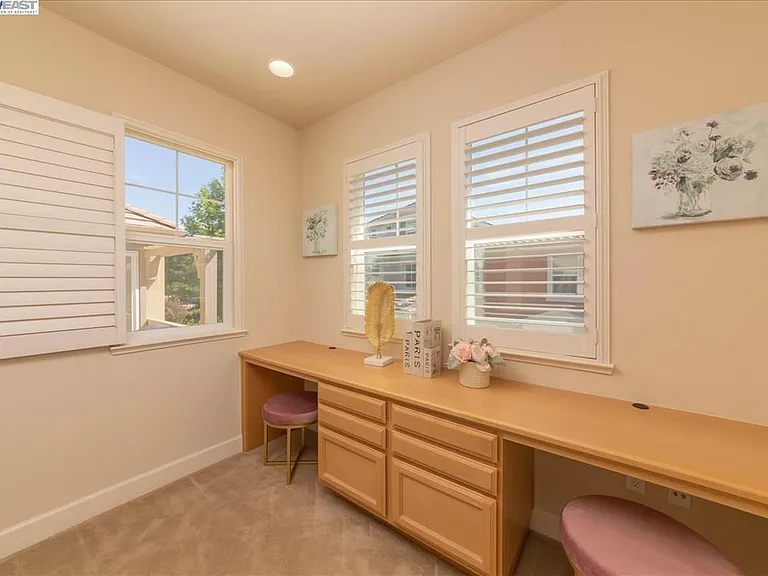 486 Selby Ln — Photo 18