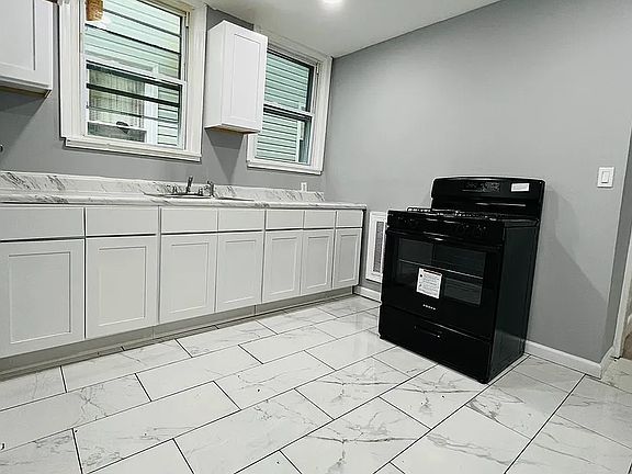 4th image of 176 Hollywood Ave Floor 1