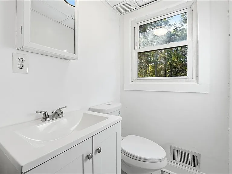 6917 Laurelwood Dr — Photo 20