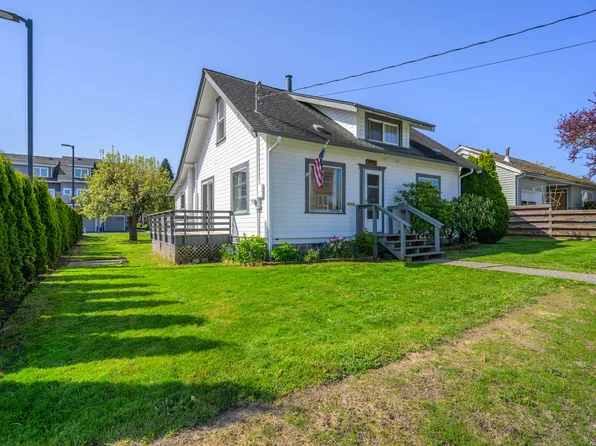 1015 18th St, Anacortes, WA 98221