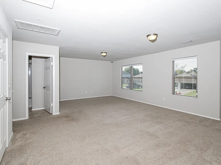 2711 Wyandotte Ave — Photo 17