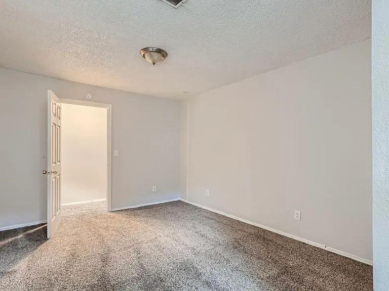 4533 Fillmore St #A — Photo 6