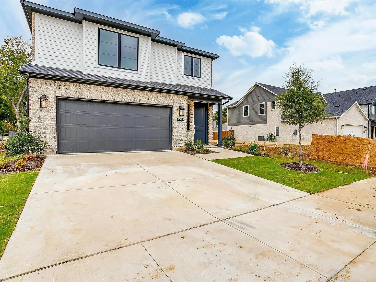4 bed, 2.5 bath, 2200 sqft, $3,500 — Photo 2