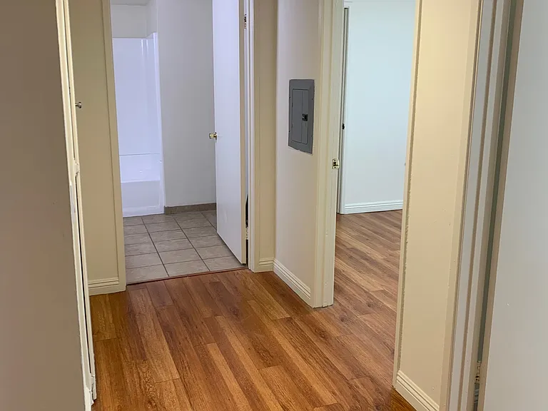 1039 Justin Ave — Photo 12