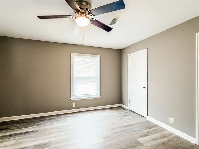 200 Watson Rd — Photo 19