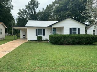 221 Cardinal Dr, Forrest City, AR 72335