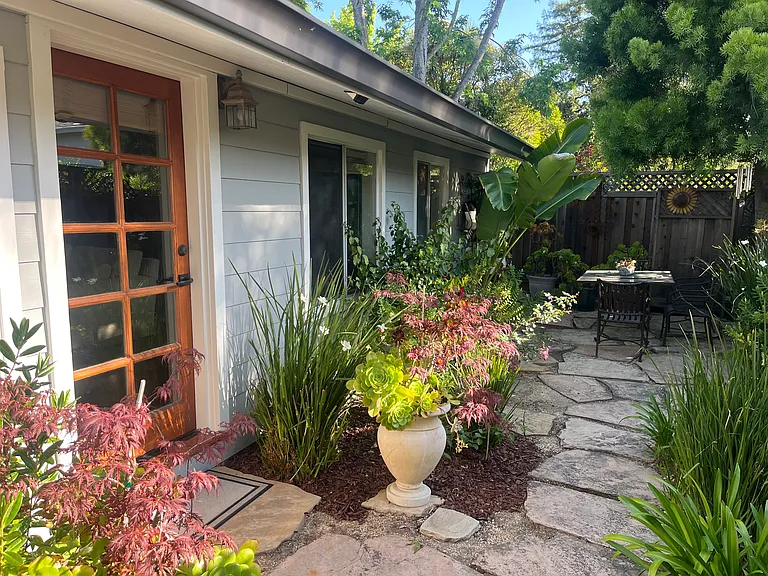 2336 Howard Ave — Photo 5