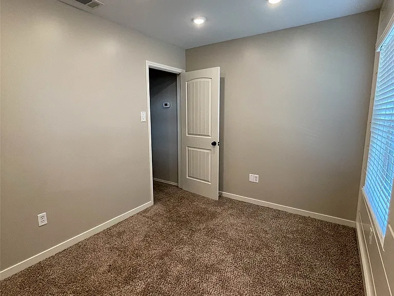 2917 Roxboro Rd — Photo 18