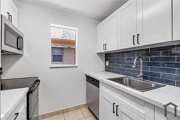 2 bed, 800 sqft, $2,500 — Photo 3