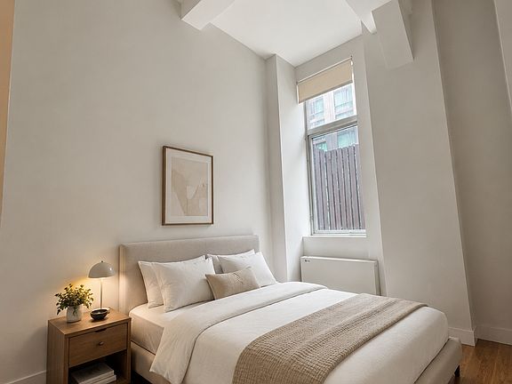 4th image of 321 W 37th St #Penthouse